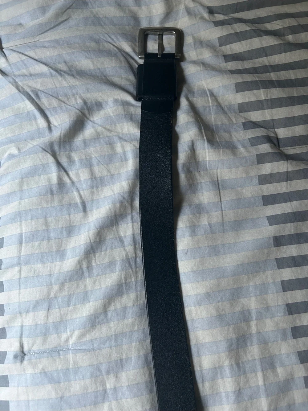 Source Unknown Black Leather Belt with Silver Buckle